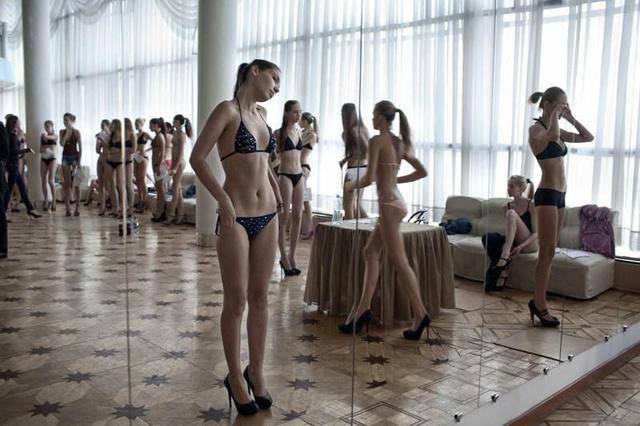 西伯利亚女模特:当超模是脱贫唯一要领(组图)
