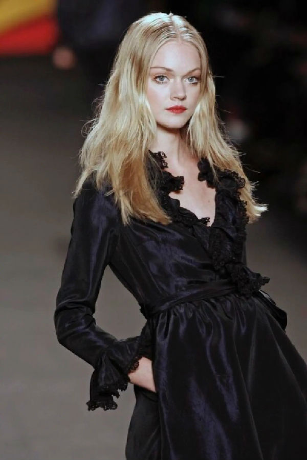 宛如洋娃娃般的维密超模Lindsay Ellingson