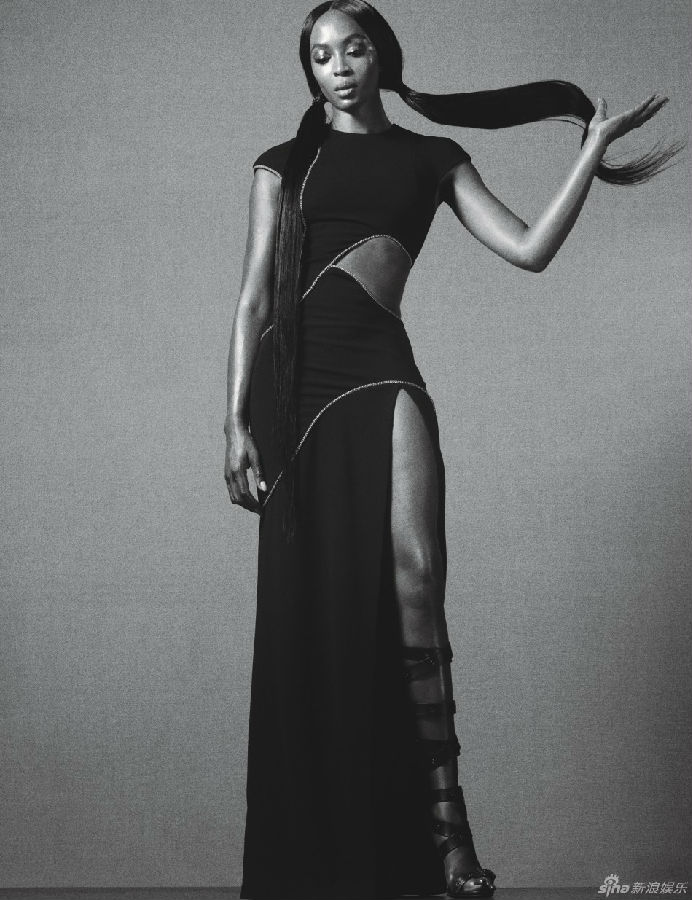 超模娜奥米·坎贝尔五十多岁竟然没有一点皱纹